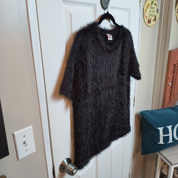 The Zig Zag Stripe Black Fuzzy Textured Soft Stretchy Top M - Picture 2 of 7